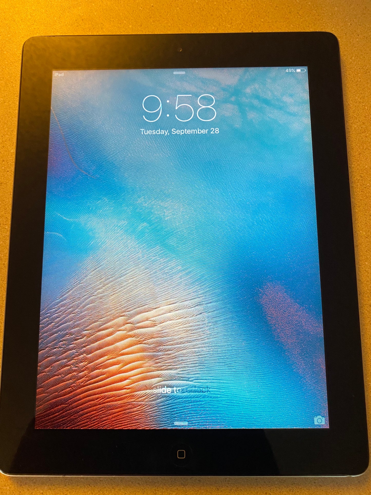Apple iPad 2 - 16GB, Wi-Fi 9.7" Black A1395 Working Fuzzy Video Unlocked "AS-IS"
