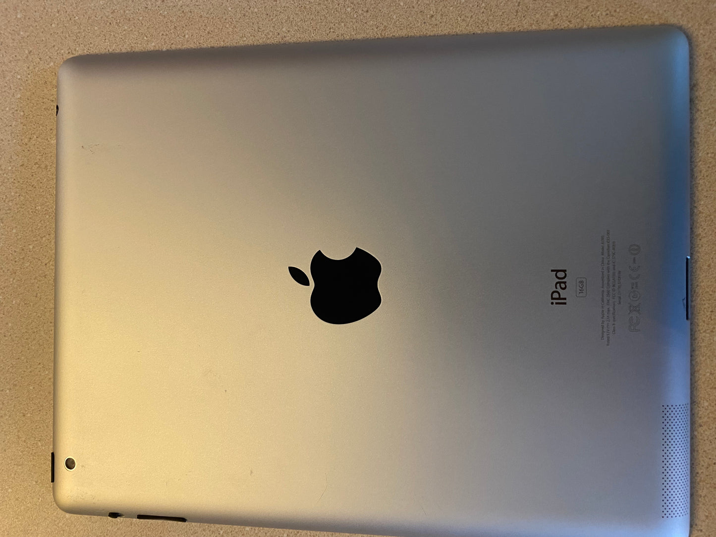 Apple iPad 2- 16GB, Wi-Fi 9.7" Black A1395 Working Cracked Screen Unlocked AS-IS