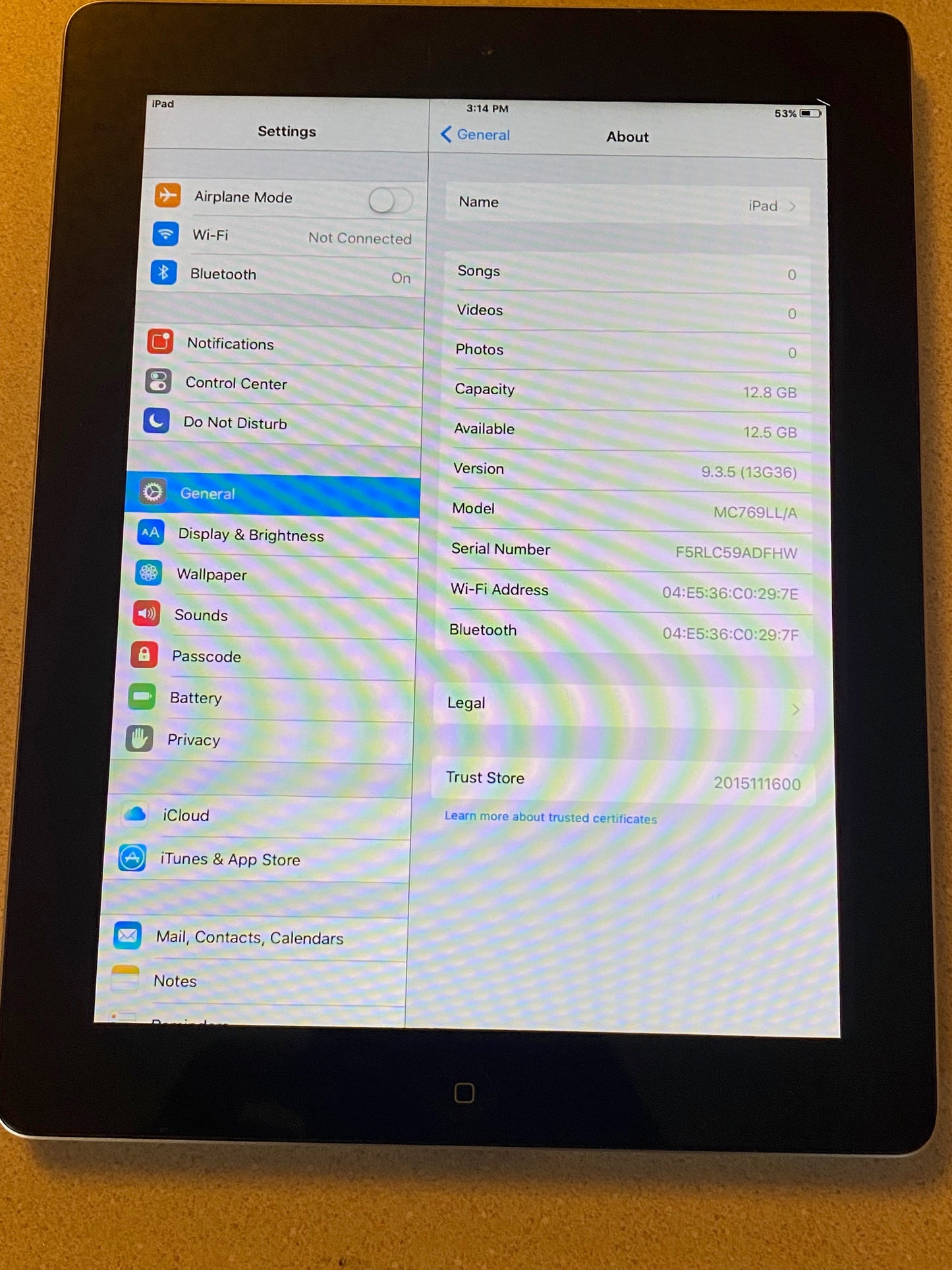 Apple iPad 2 A1395 16GB, Wi-Fi (Unlocked), 9.7in - Black - AS-IS Cracked Screen