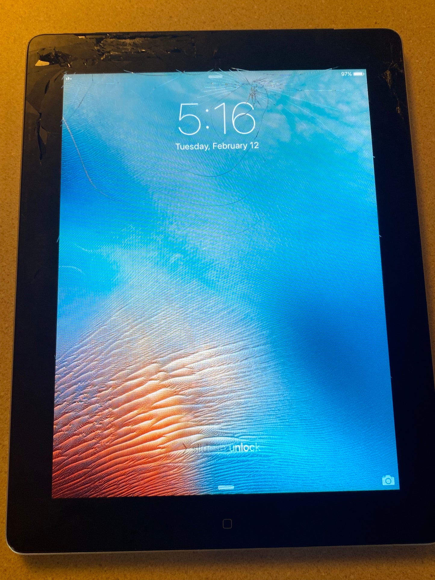Apple iPad 2- 16GB, Wi-Fi + Cellular, AT&T 9.7" Black Cracked Screen AS-IS