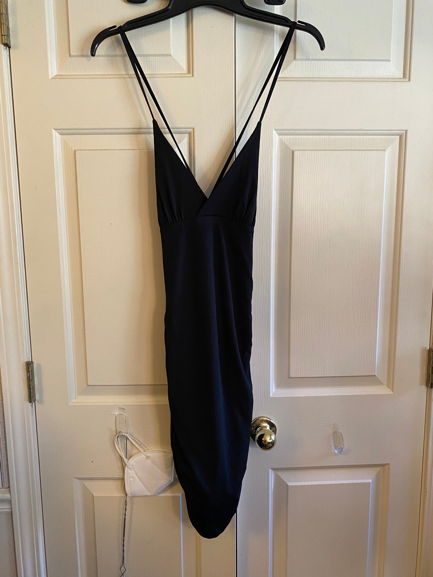 Just Quella Black V-Neck Sleeveless Spaghetti Strap Mini Dress Size Small 4 -6