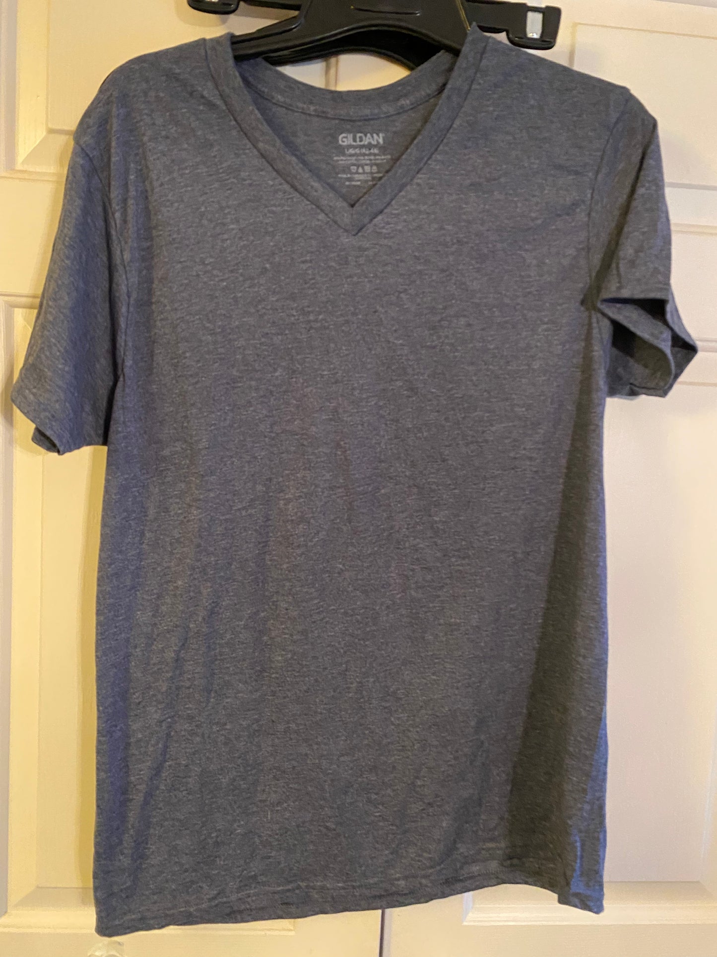 Gildan Men's V-Neck T-Shirt Size Charcoal Gray Large (L) NWOT
