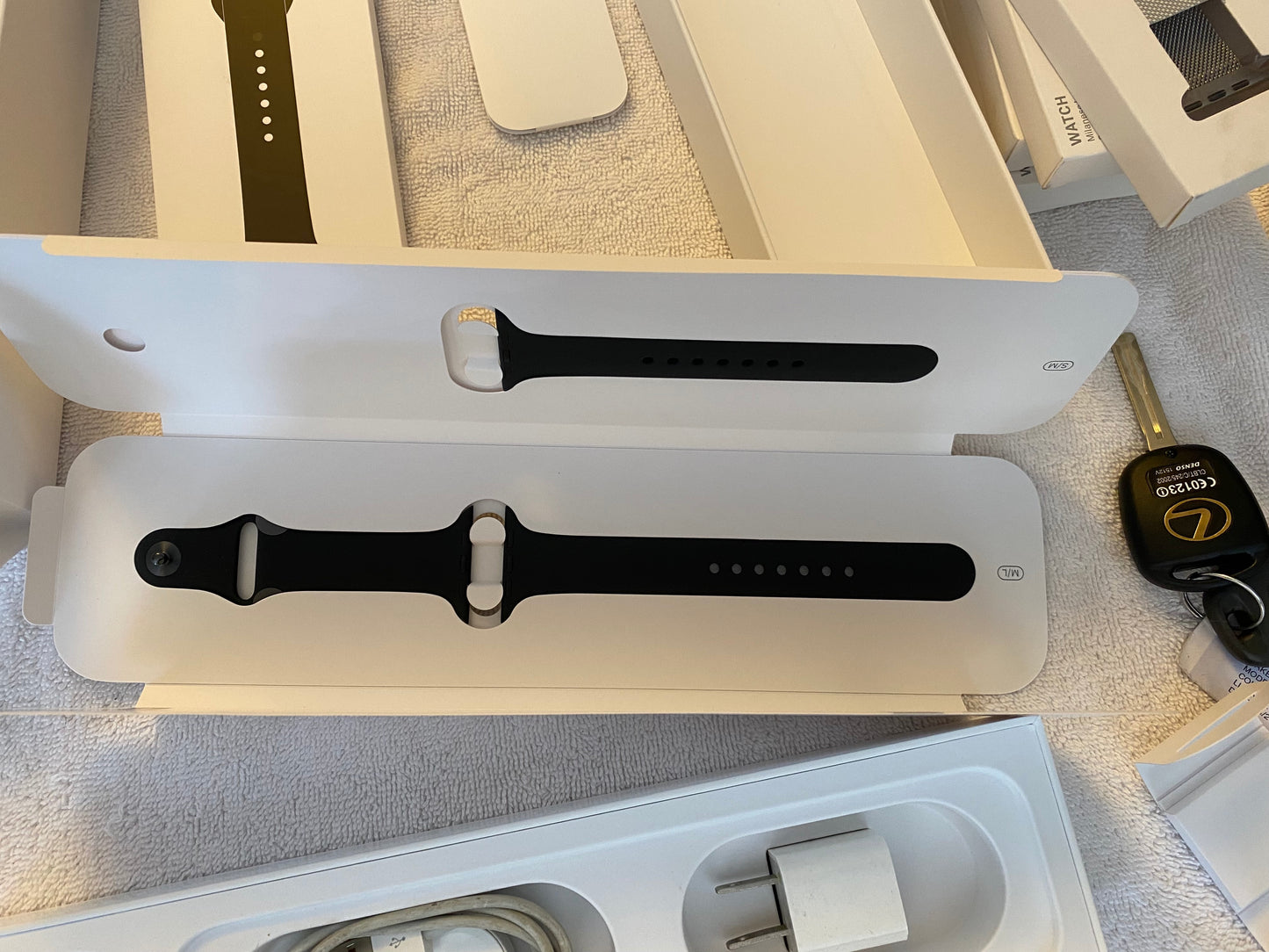 Apple Watch Series 5 - 44mm Space Grey Aluminum - Black Sport Bands - Excellent
