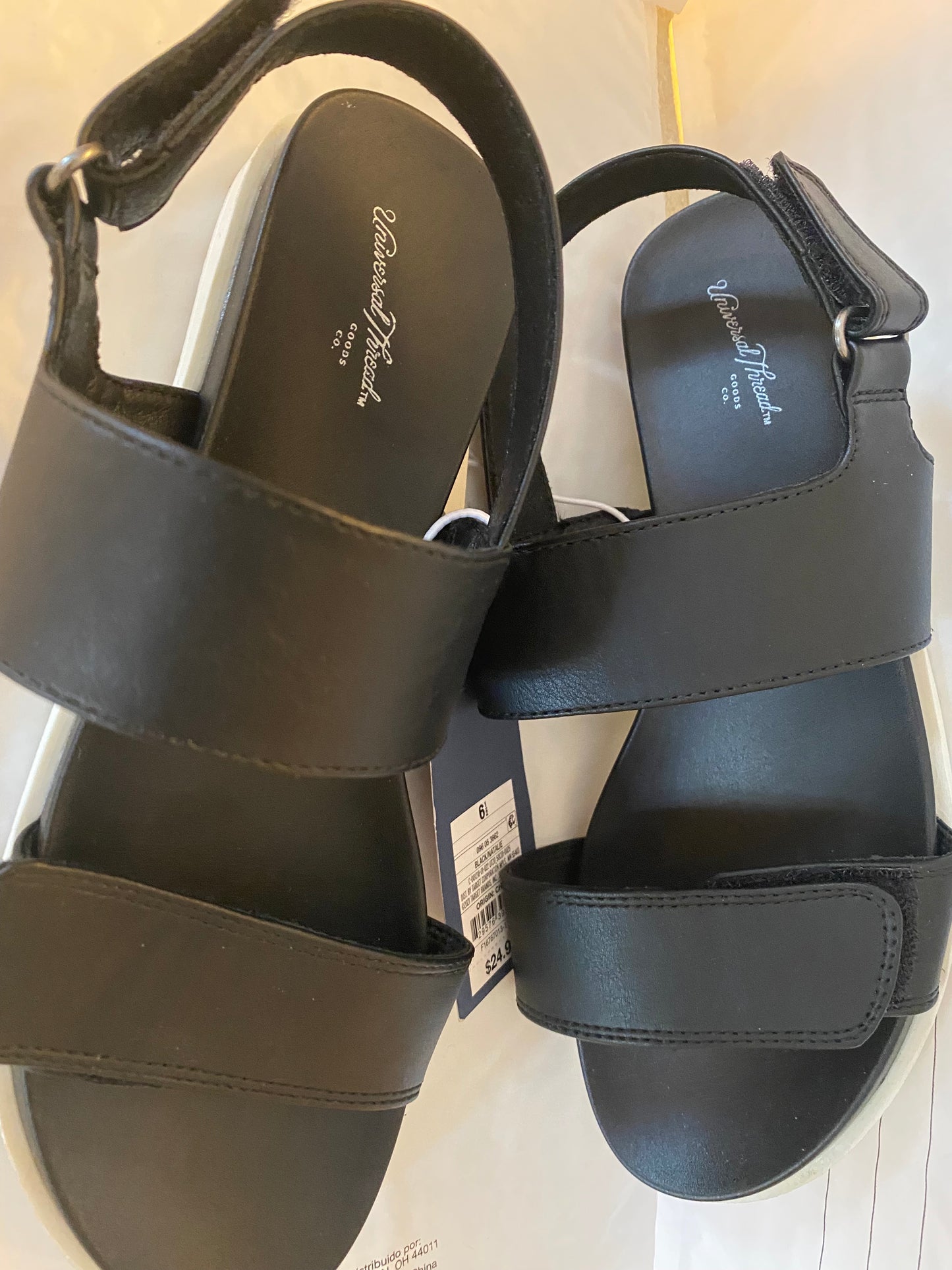 Universal Thread Women's Natalie Easy Closure Strap Sport Sandals