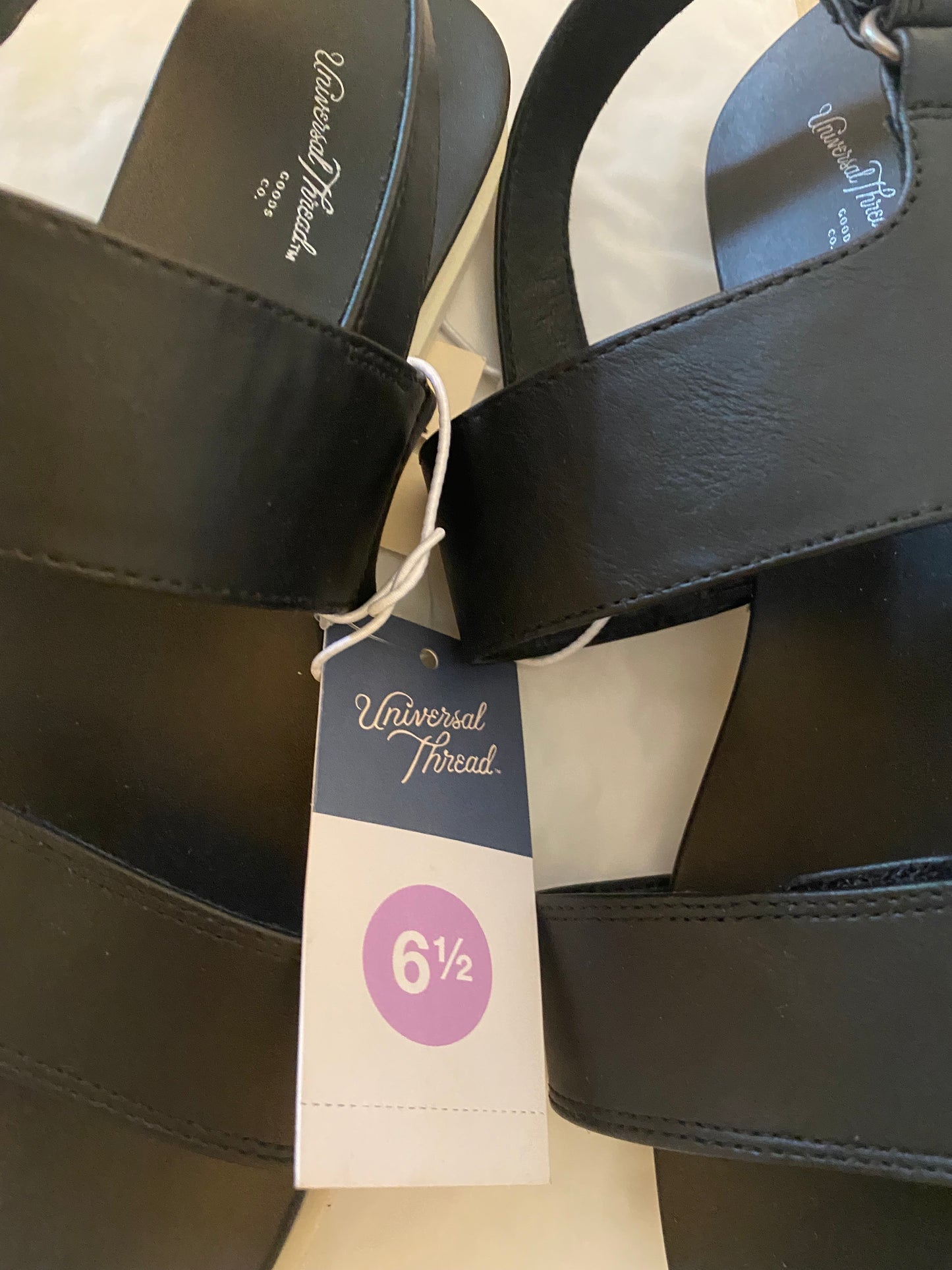 Universal Thread Women's Natalie Easy Closure Strap Sport Sandals